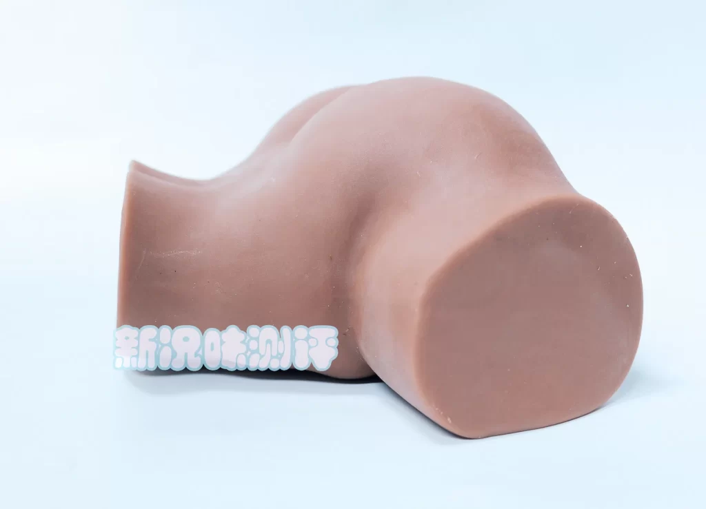 性感艳后在线劈叉，虽是一字马的黑皮小臀，但有着不俗的通道体验！MUNI—埃及妖后测评！